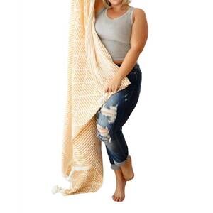 NEW CUDDLE CULTURE everett blanket single cuddle size in yellow